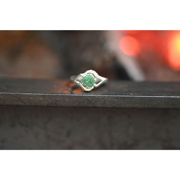 Raw emerald engagement ring - Picture 5 of 5